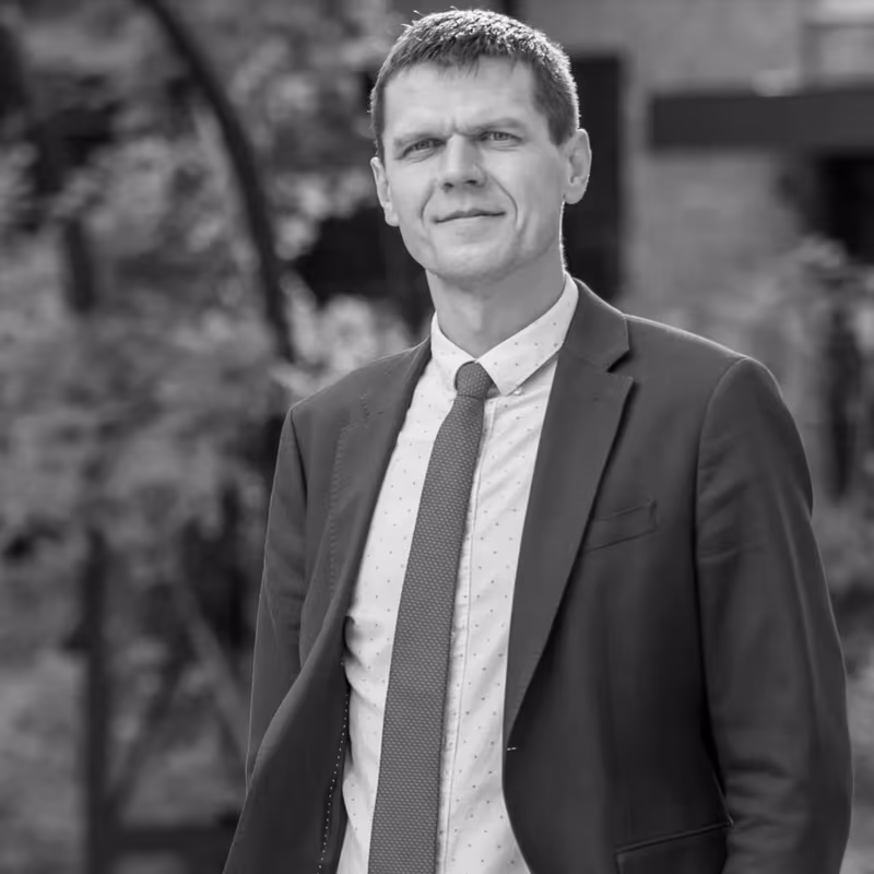 Ing. Radek Husák, specialista na hypotéky a pojištění — portrét
