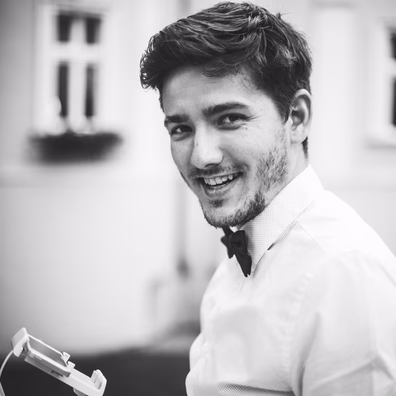 Vojtěch Vladár, fotograf a kameraman — černobílý portrét